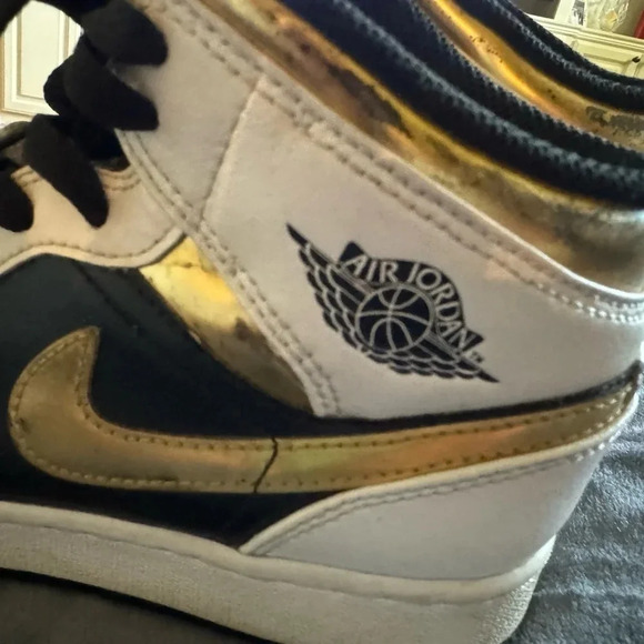 Nike Air Jordan 1 Black Gold White Mid Sneaker Sz 5 - Picture 8 of 11